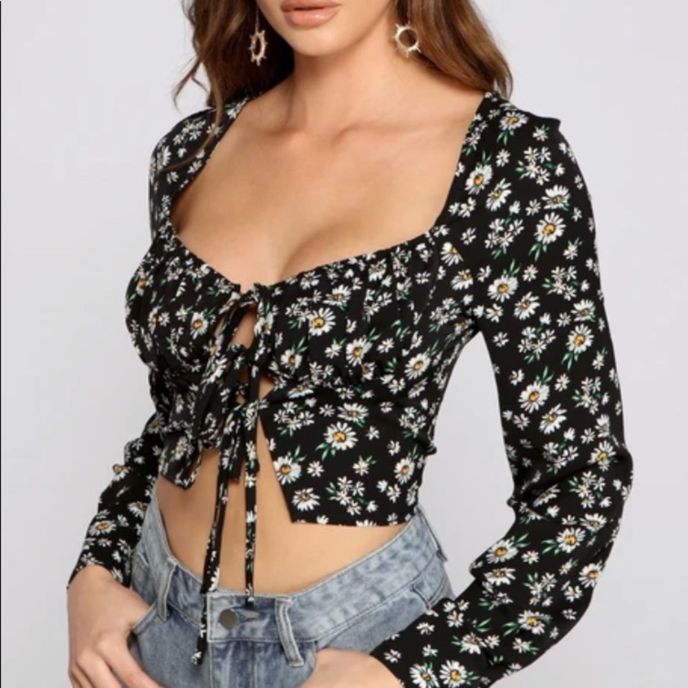 Windsor Black Daisy Print Long Sleeve Crop Top